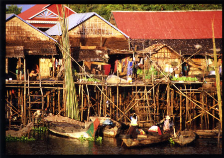 039 Coucher de soleil sur les maisons de Kampong