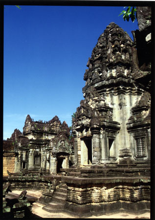 070 Bantéay  Samré Gopura Est et Bibliothèque