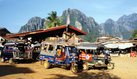 0007 Gare des Touk Touk de Vang Vieng 