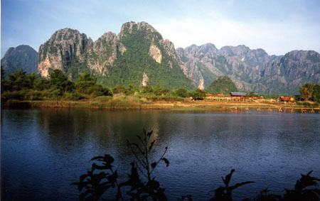 0010c La Nam Xong et ses monts karstiques