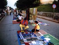 0012 Marché artisanal du soir sur Thanon Phothisarat à Luang Prabang