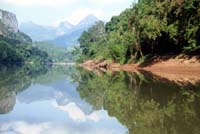 0034b Berges de la Nam Ou vues de notre bateau