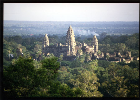 091 Angkor Wat émergeant de la jungle